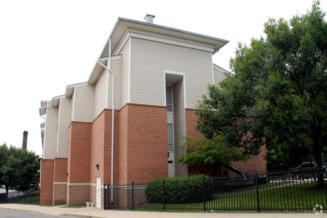 Building Photo - 2325 Hollins St