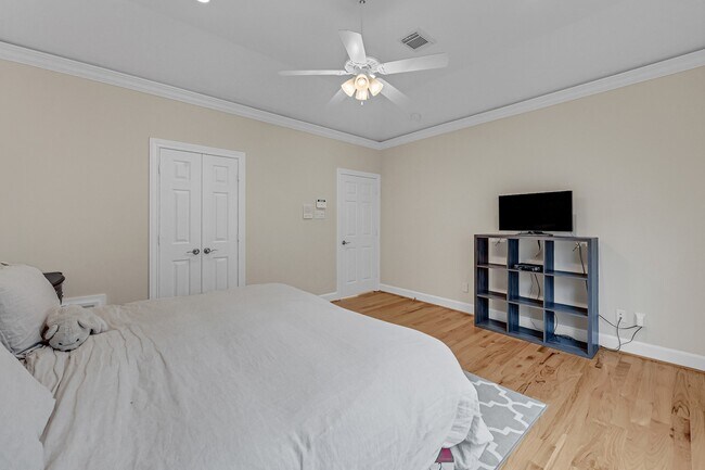 Building Photo - 2414 Dorrington St