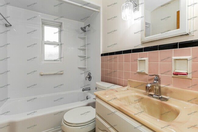 Building Photo - 2863 Allview Cir