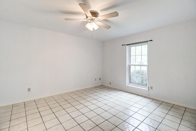Building Photo - 3121 Seafoam Dr
