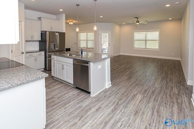 Building Photo - 125 River Springs Ct
