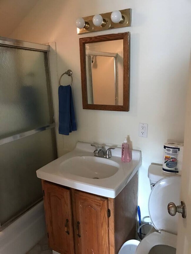 Building Photo - 315 Perry St