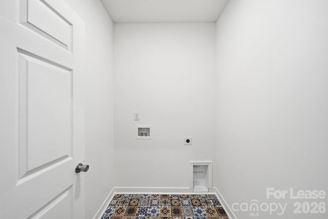 Building Photo - 1533 S Battleground Ave
