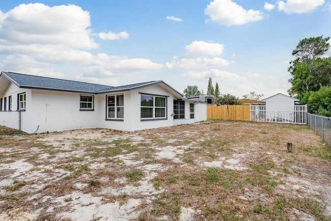 Building Photo - 10521 Oak Hill Dr