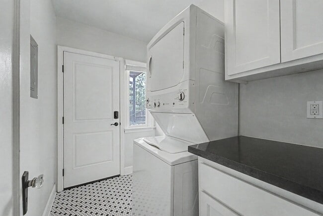 Building Photo - 1109-HSM