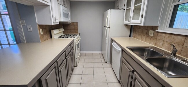 Building Photo - 2527 Meandering Trail