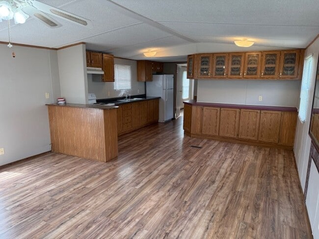 Building Photo - Greenback 37742 - 3 bed 2 bath mobile home - Lease-to-Own Option - call Troy Adams 865-233-6949