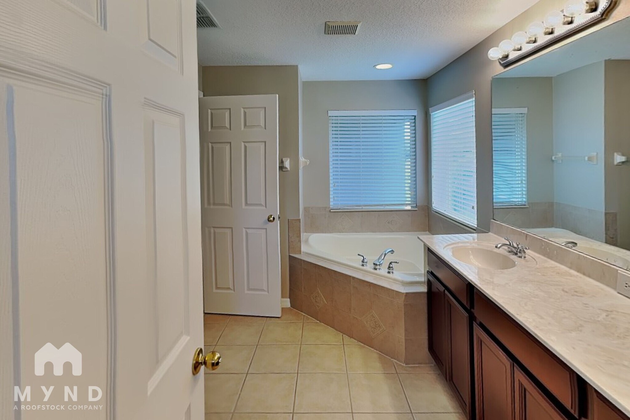 Building Photo - 1460 Travertine Terrace