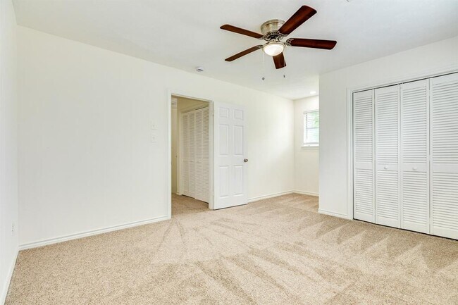Building Photo - 408 Gardenia St