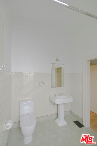 Building Photo - 4365 Clayton Ave W