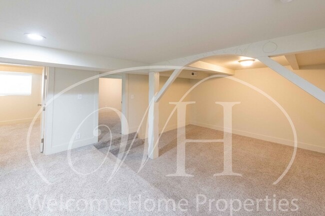 Building Photo - Spacious 4 Bedroom Home with Fireplace and Fenced Yard