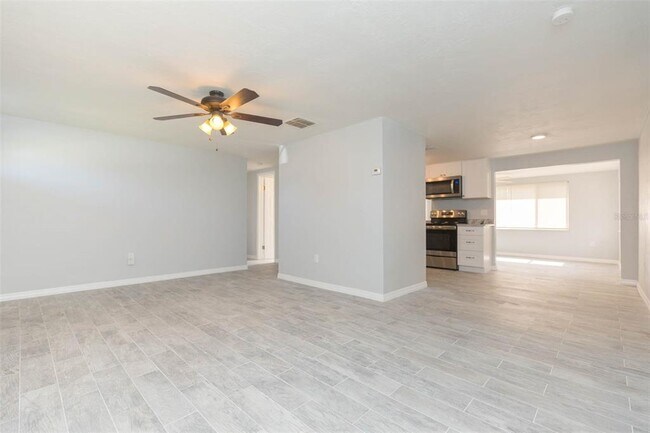 Building Photo - 12814 Kings Manor Ave