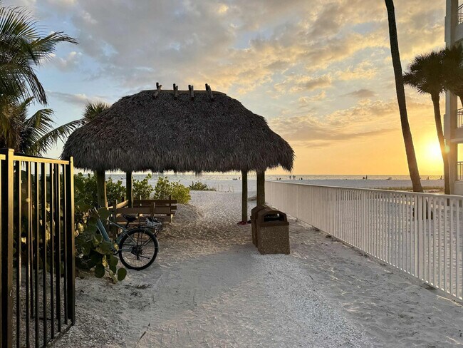 Building Photo - 4253 Bay Beach Ln