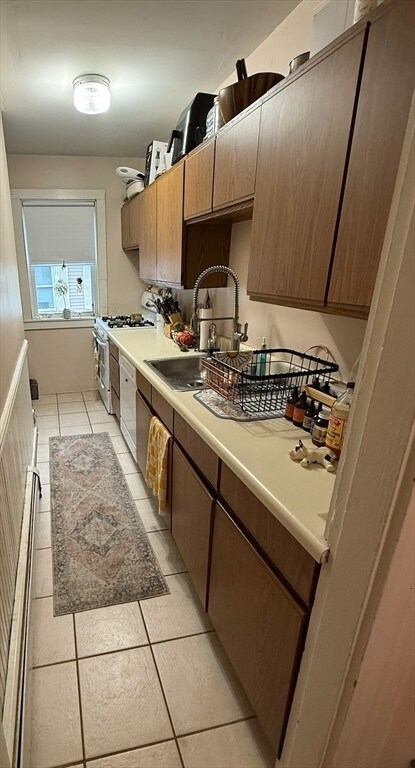 Building Photo - 158 Grove St