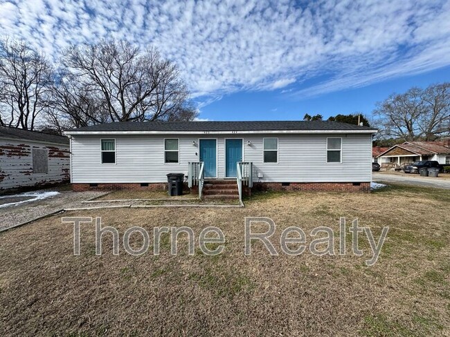 Building Photo - 424 N Vyne St