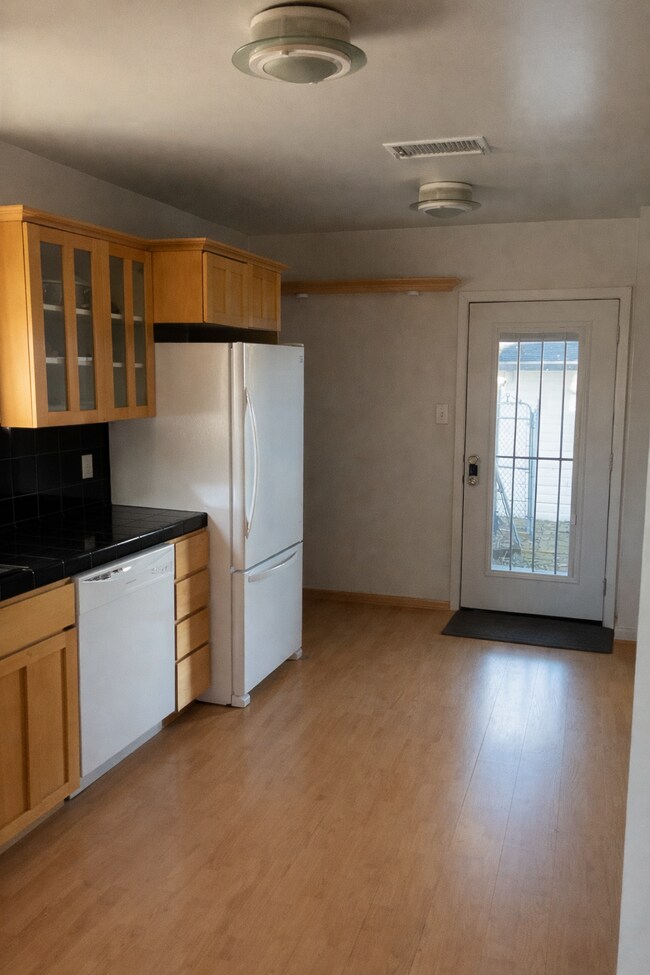 Building Photo - "Charming 3-Bedroom Oasis on Sunset Avenue – 1892 Sq. Ft. of Comfort and Style in Pasadena!"