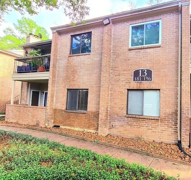 Building Photo - 3500 Tangle Brush Dr