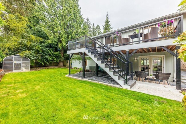Building Photo - Oversized 4 Bedroom 3 Bathroom Home- Picni...