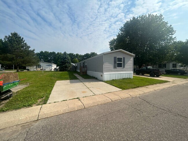 Building Photo - 783 Amherst Ln