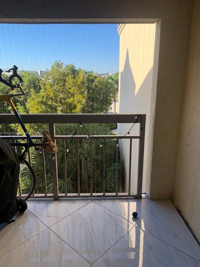 Building Photo - 8290 Lake Dr