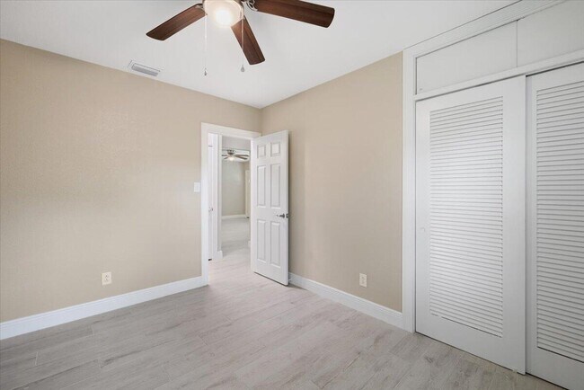 Building Photo - 807 S 12th St