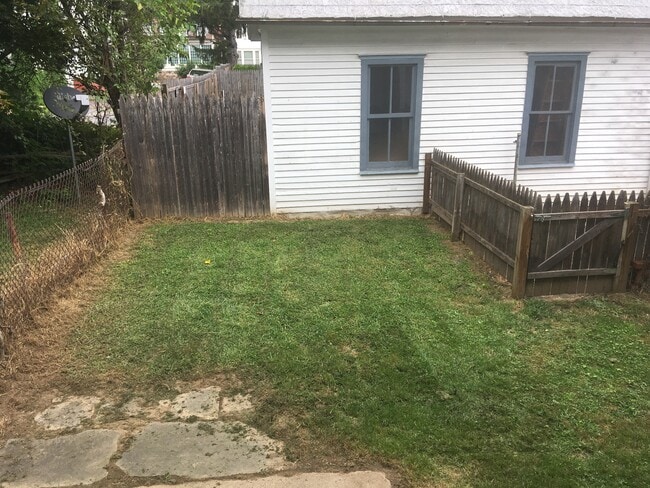 Building Photo - 347 Catherine St