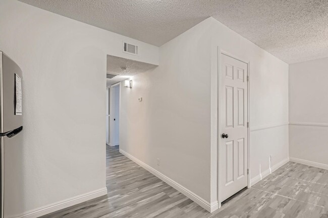 Building Photo - MOVE IN SPECIAL! HALF OFF FIRST MONTH'S RENT - Lovely 2 Bedroom Condo Near the Strip!