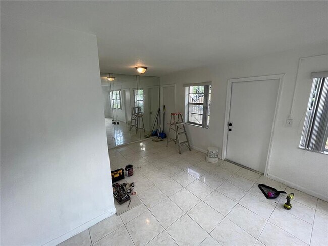 Building Photo - 4165 SW 67th Ave