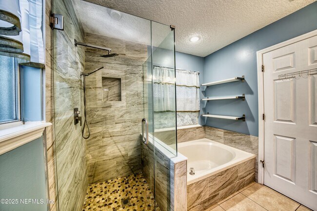 Building Photo - 185 Hawthorn Hedge Ln