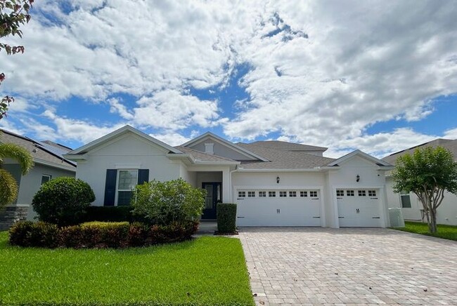 Primary Photo - Elegant 5-Bedroom Pool Home for Rent in Sa...