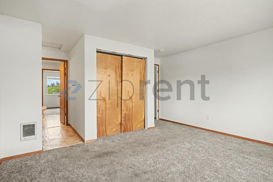 Building Photo - 1530 NE 68th Ave