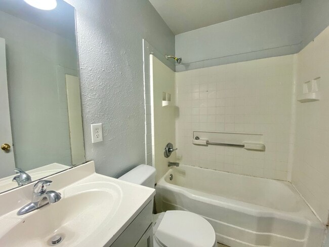 Building Photo - 4613 Belton Ave