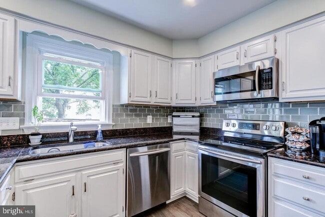 Building Photo - 4054 Norbeck Square Dr