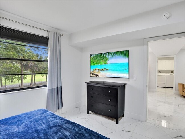 Building Photo - 6073 Balboa Cir