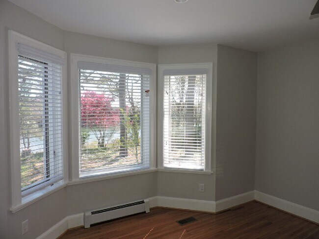 Building Photo - Call Office 804-642-2106 linda@vacosold.com