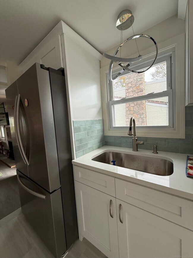 Building Photo - 18 Bay St