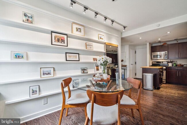 Building Photo - 219 S 18th St