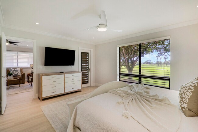 Building Photo - 438 Brackenwood Ln S