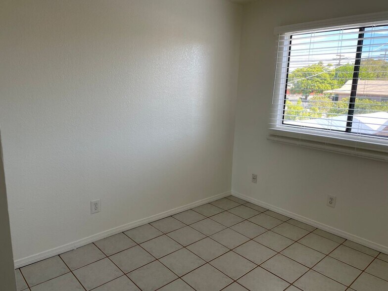 Building Photo - 6851 Amherst St