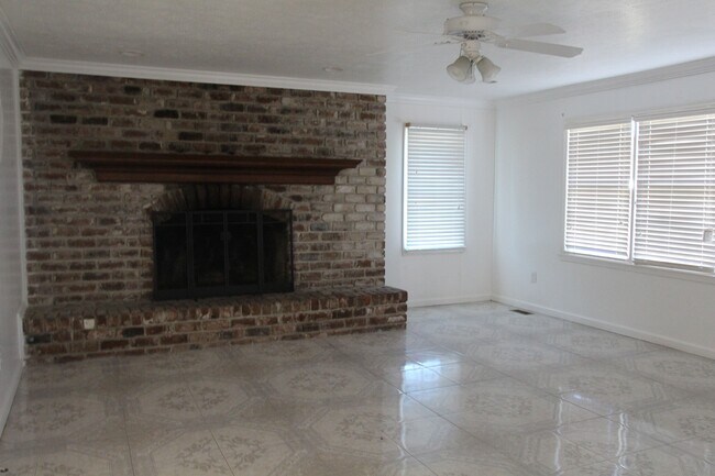 Building Photo - 311 Hollis Dr
