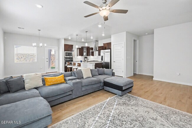 Building Photo - 12677 Viendo Norte Dr