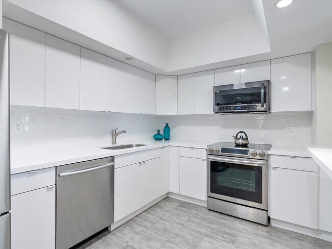 Building Photo - 9455 Collins Ave