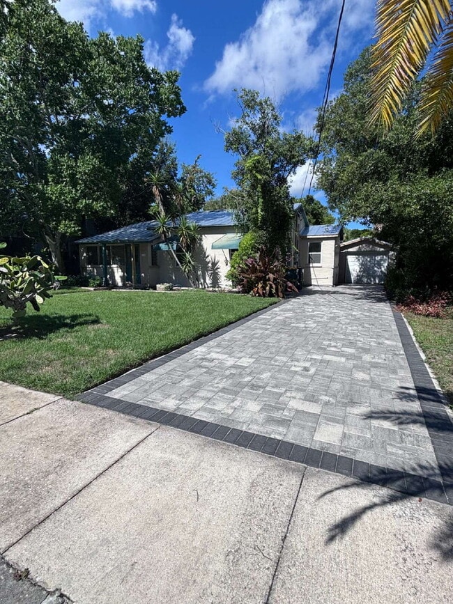 Building Photo - Charming 1946 Downtown Melbourne Bungalow — Renovated & Walkable to Everything!