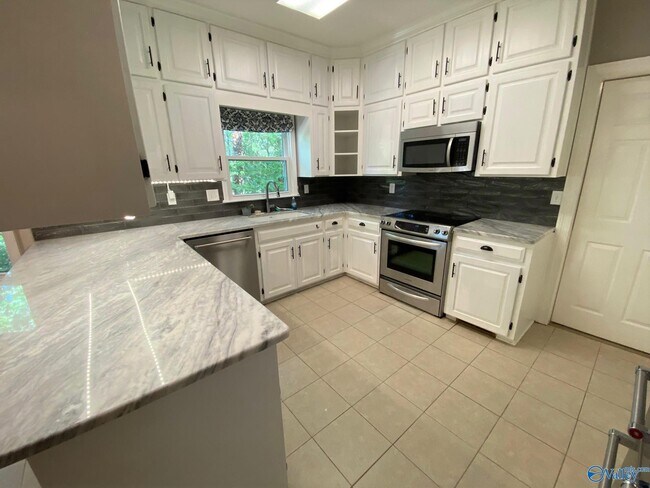 Building Photo - 10103 Shadow Wood Dr SE