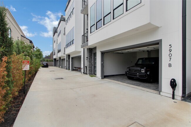 Building Photo - 5907 Winsome Ln