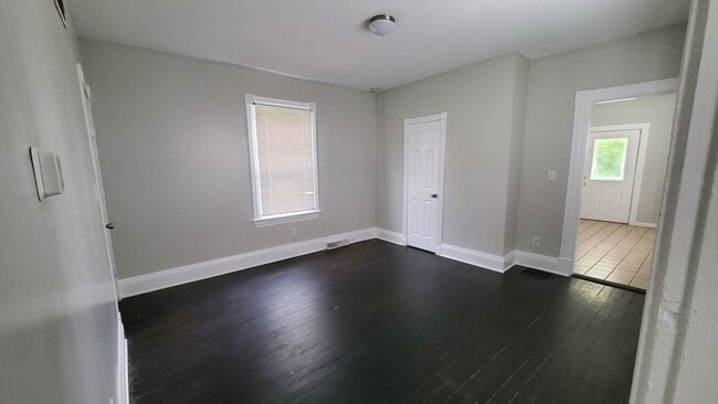 Building Photo - Beautifully updated and Spacious!  2 Bed H...