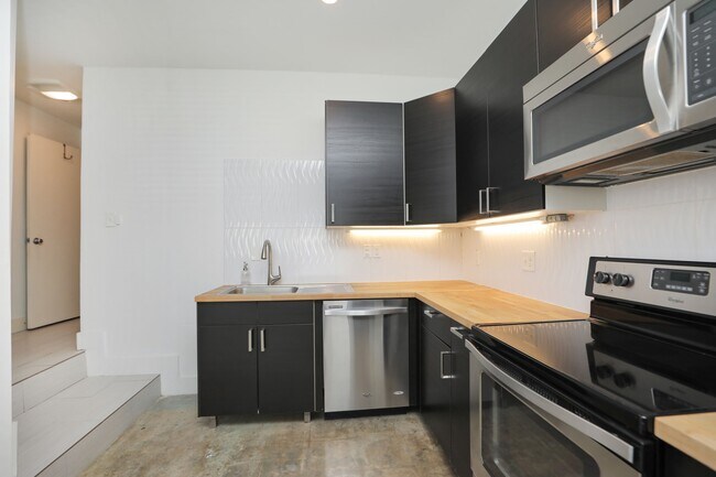 Building Photo - 2215 Cleburne St