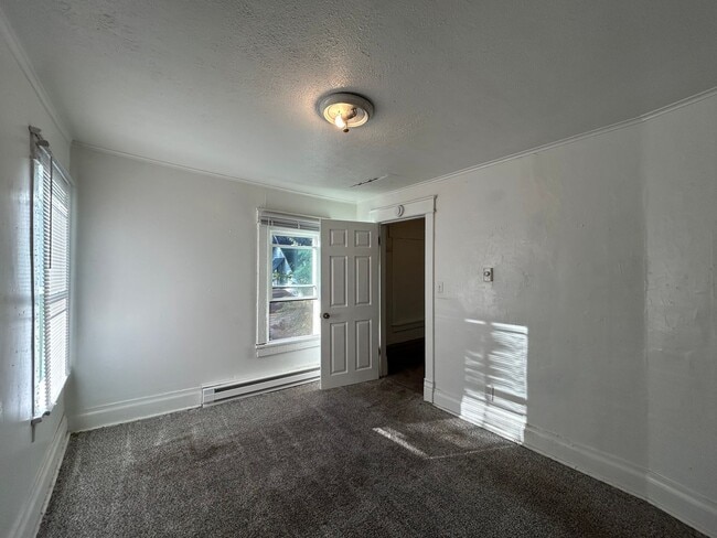 Building Photo - 1219 N 5th St