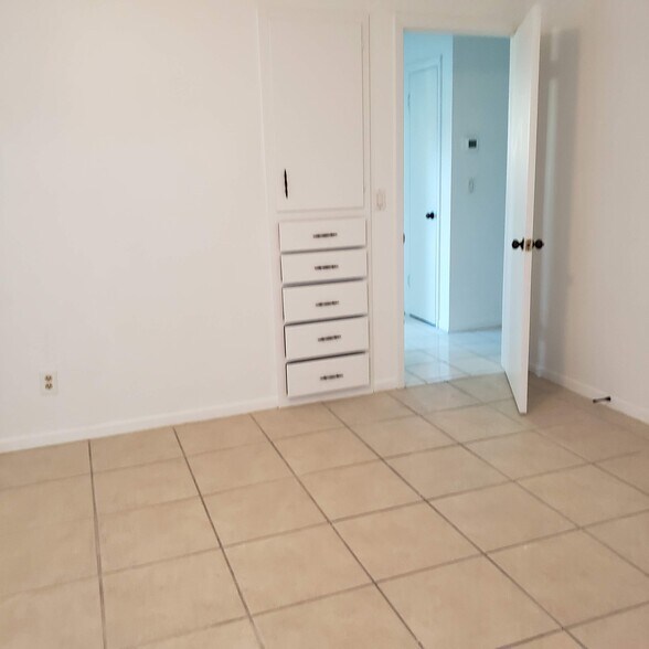 Building Photo - 2085 43rd Ave