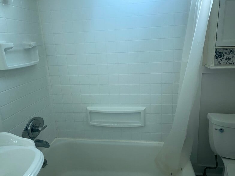 Building Photo - 715 State St